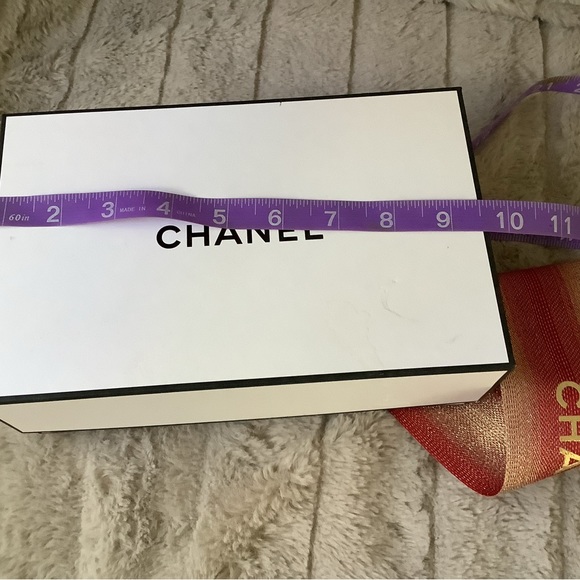 CHANEL EMPTY GIFT BOX AND RIBBON - Picture 4 of 6